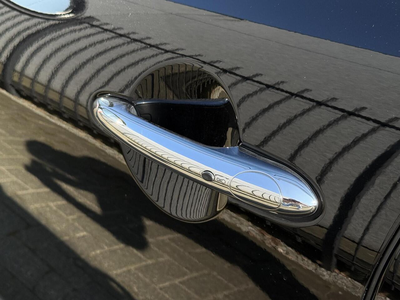 Mini COOPER Hatchback 5 deurs / Navigatie / Sportstoelen / Climate Control / LED / Cruise Control / 17 Inch / Chrome Line