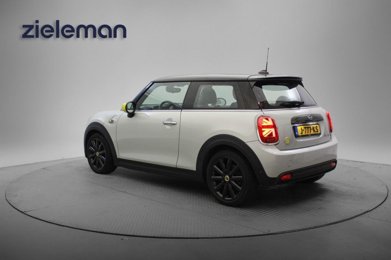 Mini COOPER Electric Essential 33 kWh - Carplay, Navi, Half Leer, Camera, Stoelverw.