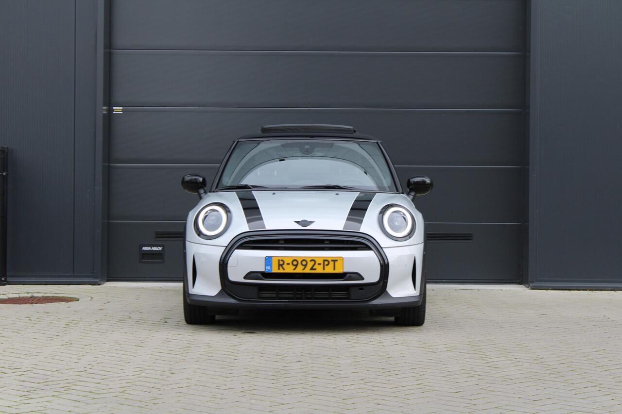 Mini COOPER Mini 1.5 Camden Plus Edition | NAP | PANO | HUD | H&K | CAMERA | CARPLAY | STOELVERW |