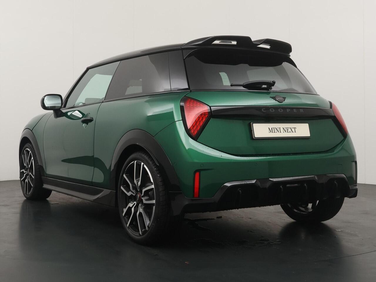 Mini COOPER 3-deurs C JCW Trim | Pakket M | Stoel-stuurverwarming | Schuif-kantel dak | Achteruitrijcamera | Head-Up | Cruise |