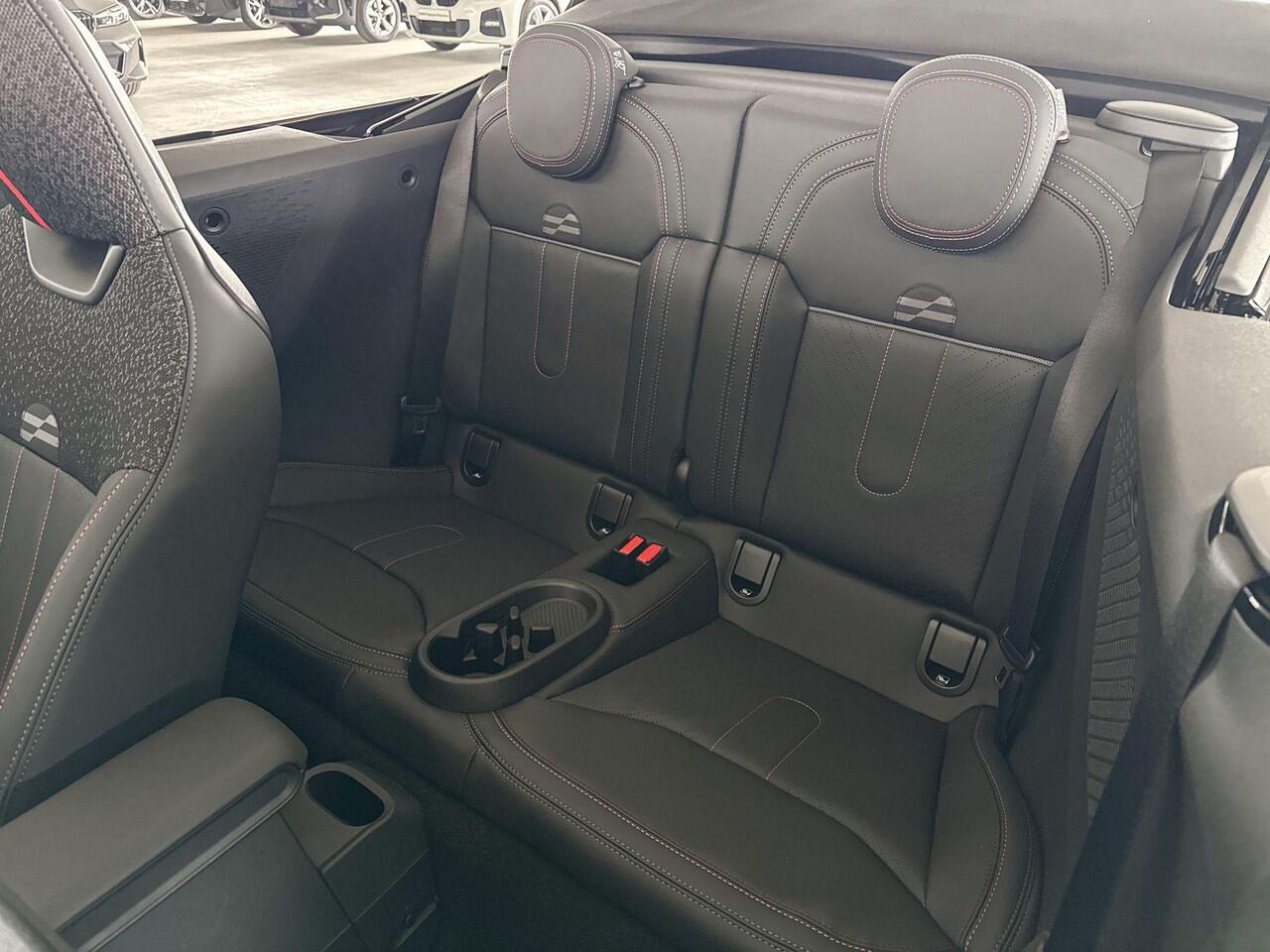 Mini COOPER Cabrio 2.0 C John Cooper Works M | Selections | Pakket M