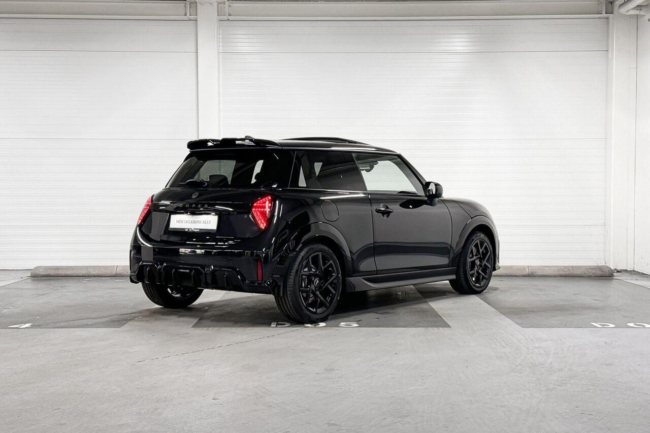 Mini COOPER C | John Cooper Works Uitvoering | Pakket M | 17" John Cooper Works Sprint Spoke Black | Selections