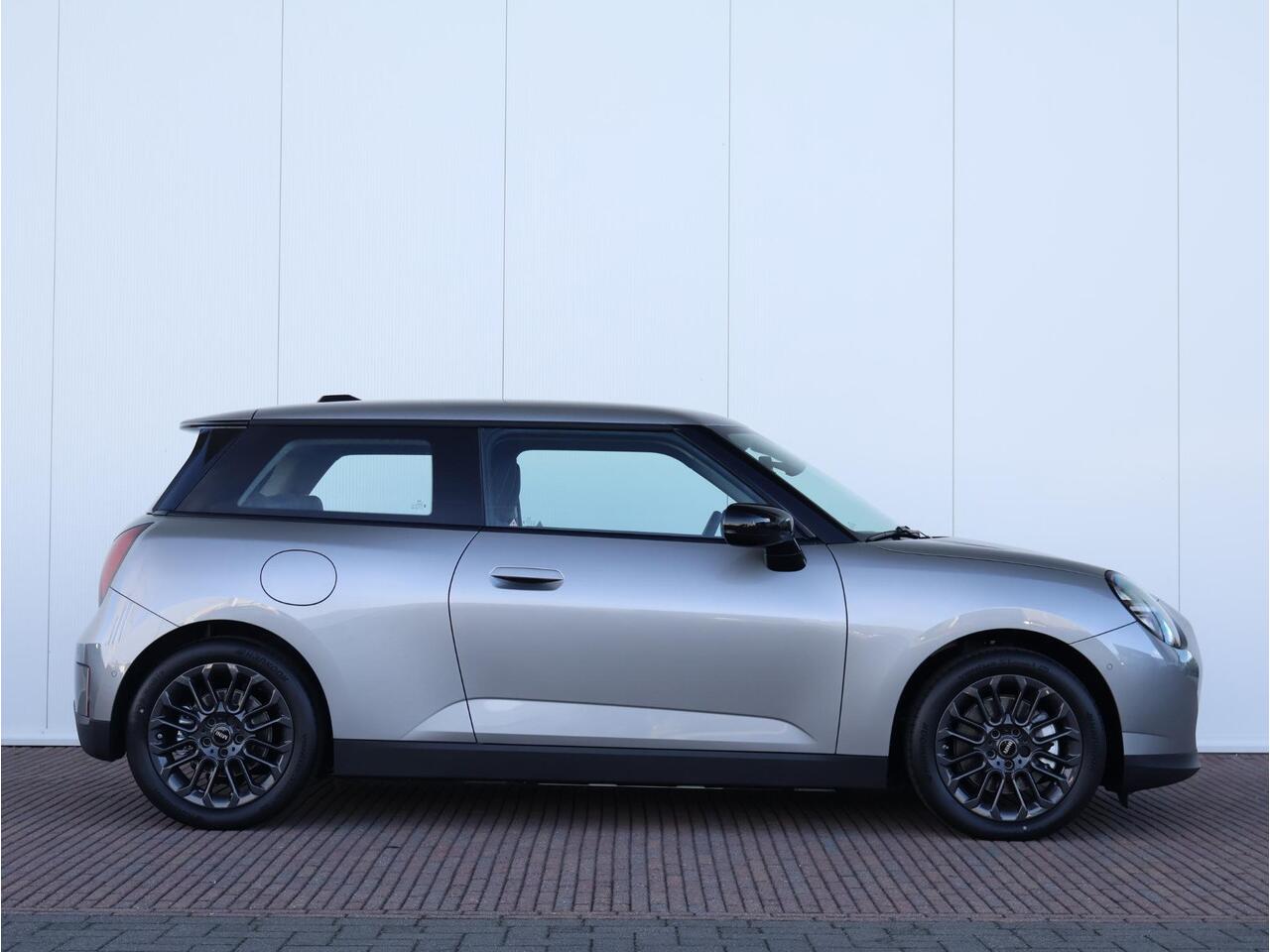 Mini COOPER Mini E Essential 40.7 kWh achteruitrijcamera/ 17"LMV/ LED-koplampen/ Nieuw