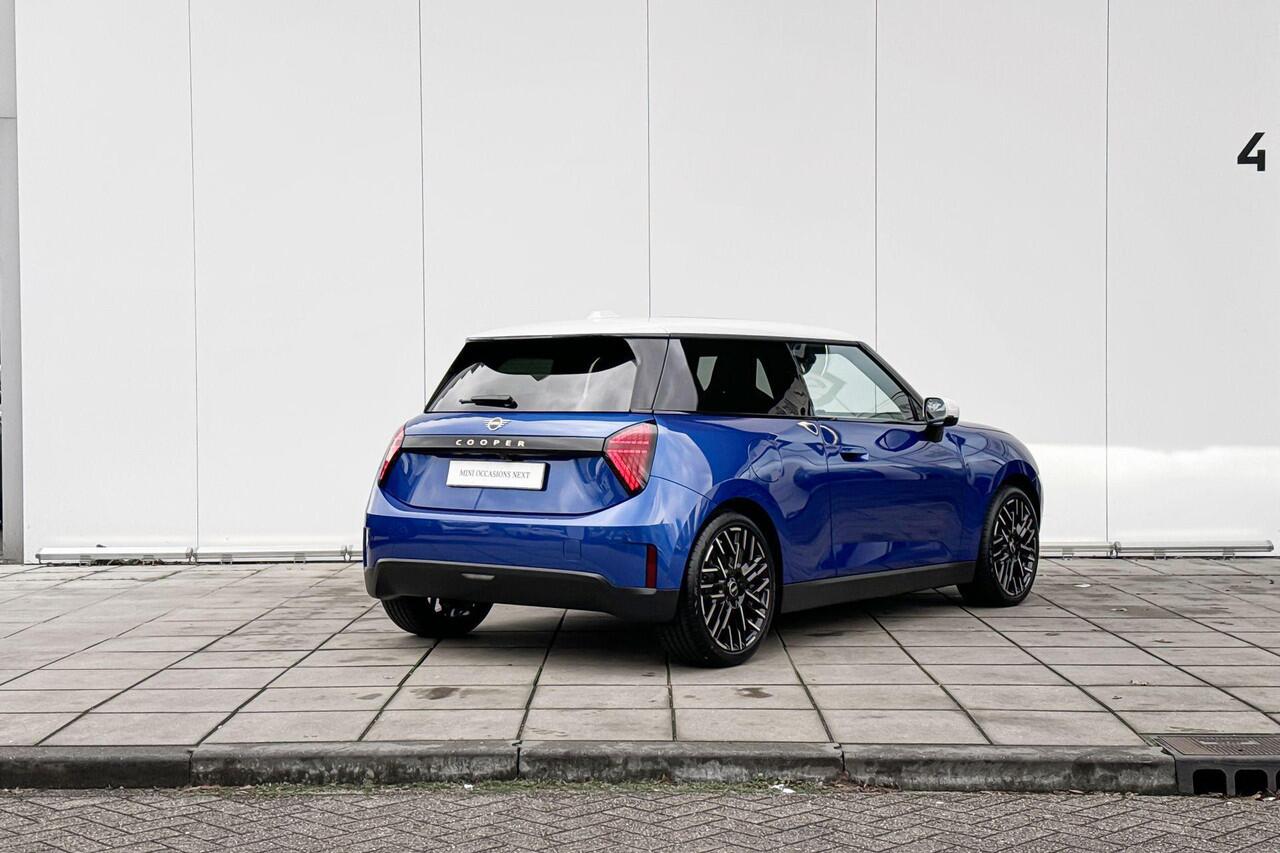 Mini COOPER E Favoured M 40.7 kWh / Selections