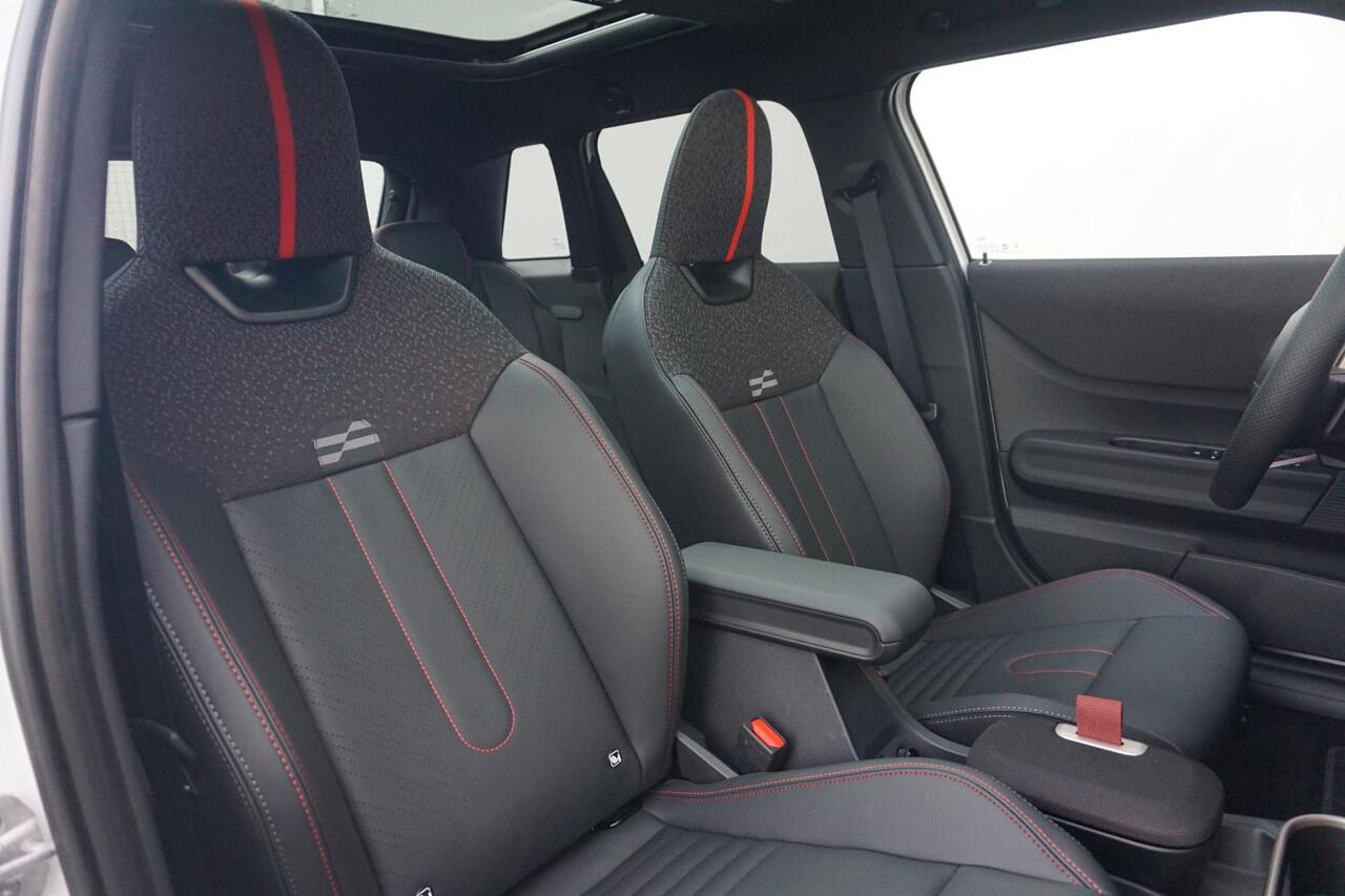 Mini COOPER 5-deurs C | John Cooper Works Trim | Pakket XL | Harman Kardon | Elektrische Voorstoelen | Driving Assistant Plus | Head-Up Display | Panoramadak | Comfort Access