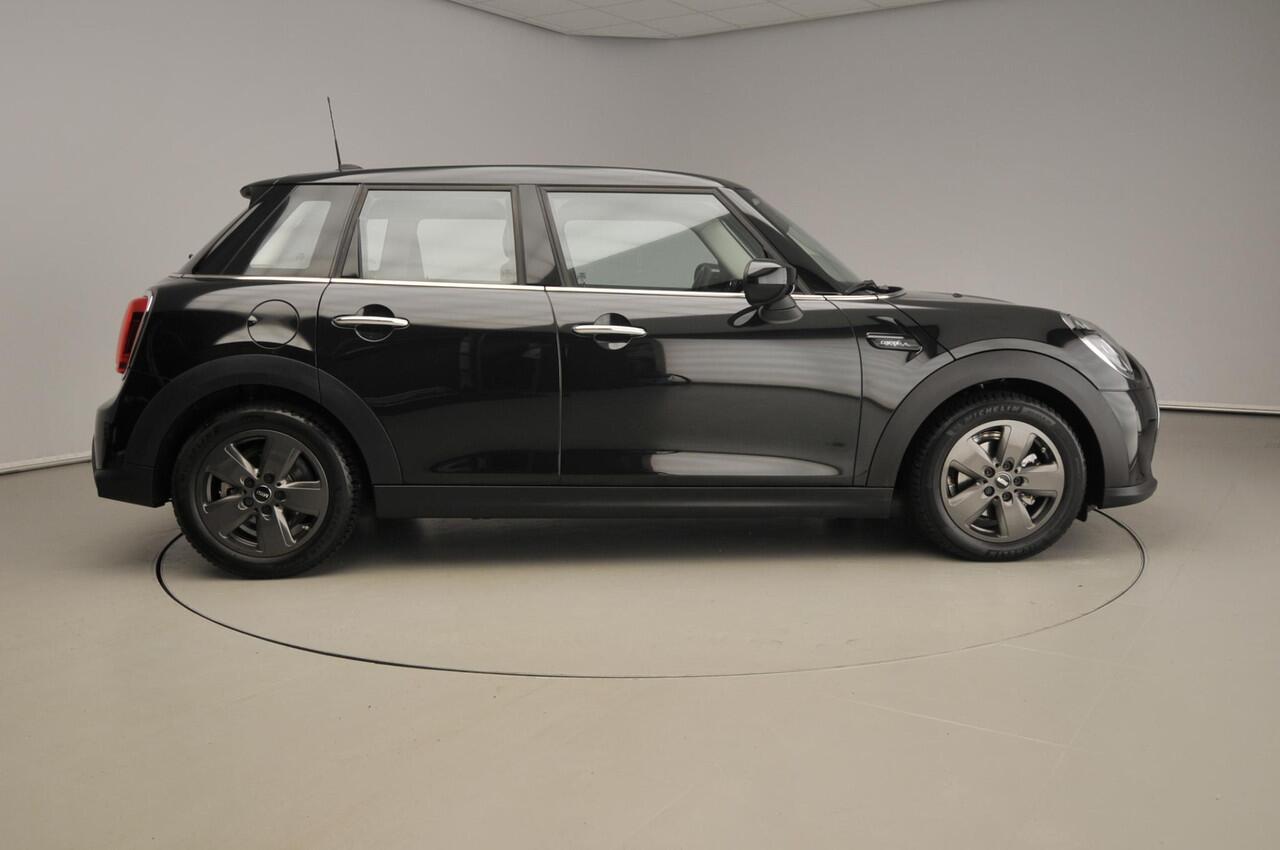 Mini COOPER 5-deurs Automaat / PDC / Climate / Cruise / LED / Alu wielen 16 inch