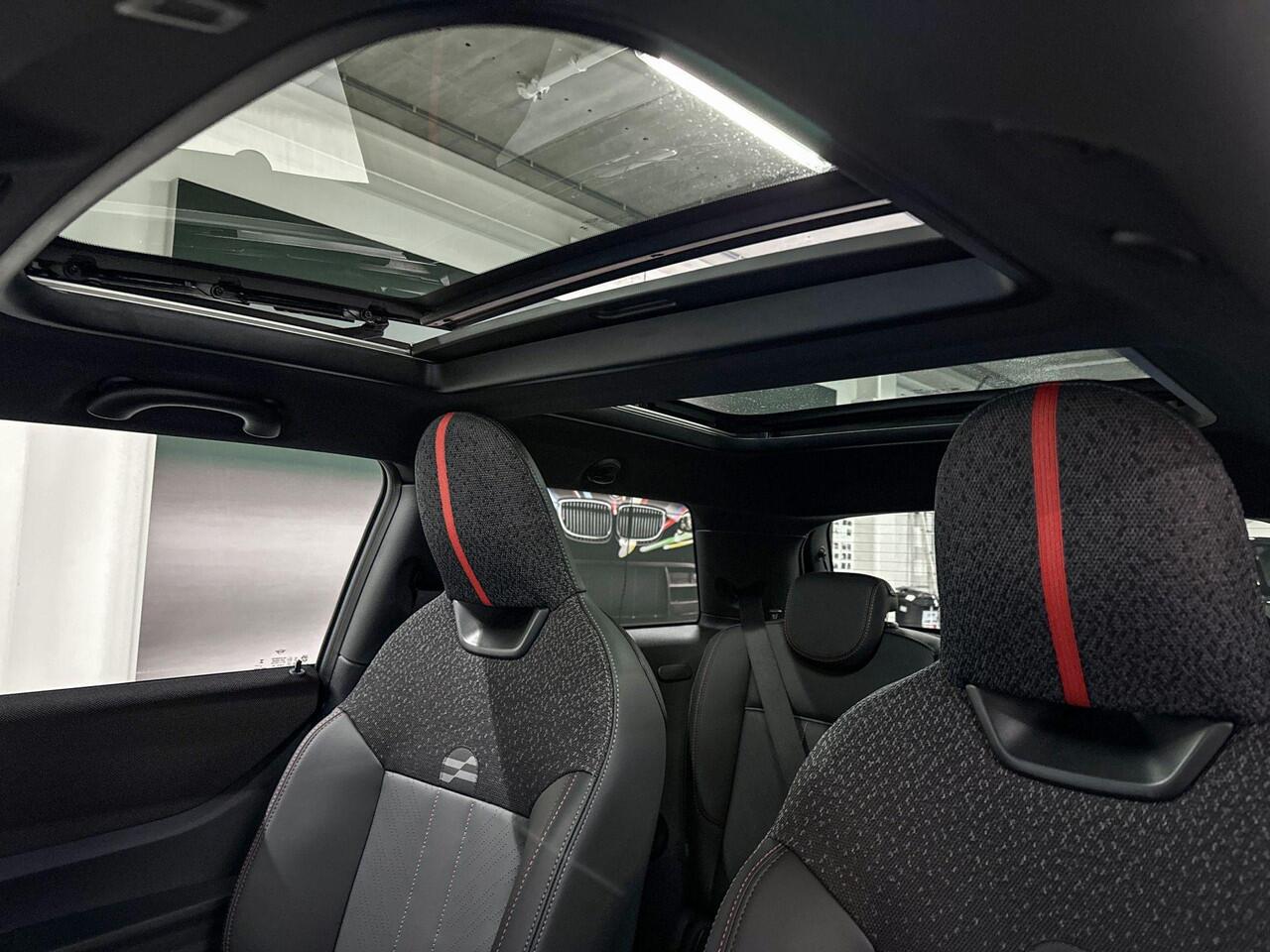 Mini COOPER C | John Cooper Works Uitvoering | Pakket M | 17" John Cooper Works Sprint Spoke Black