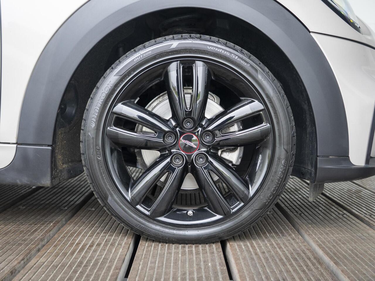 Mini COOPER Cabrio Aut. JCW pakket + Stoelverwarming + Carplay