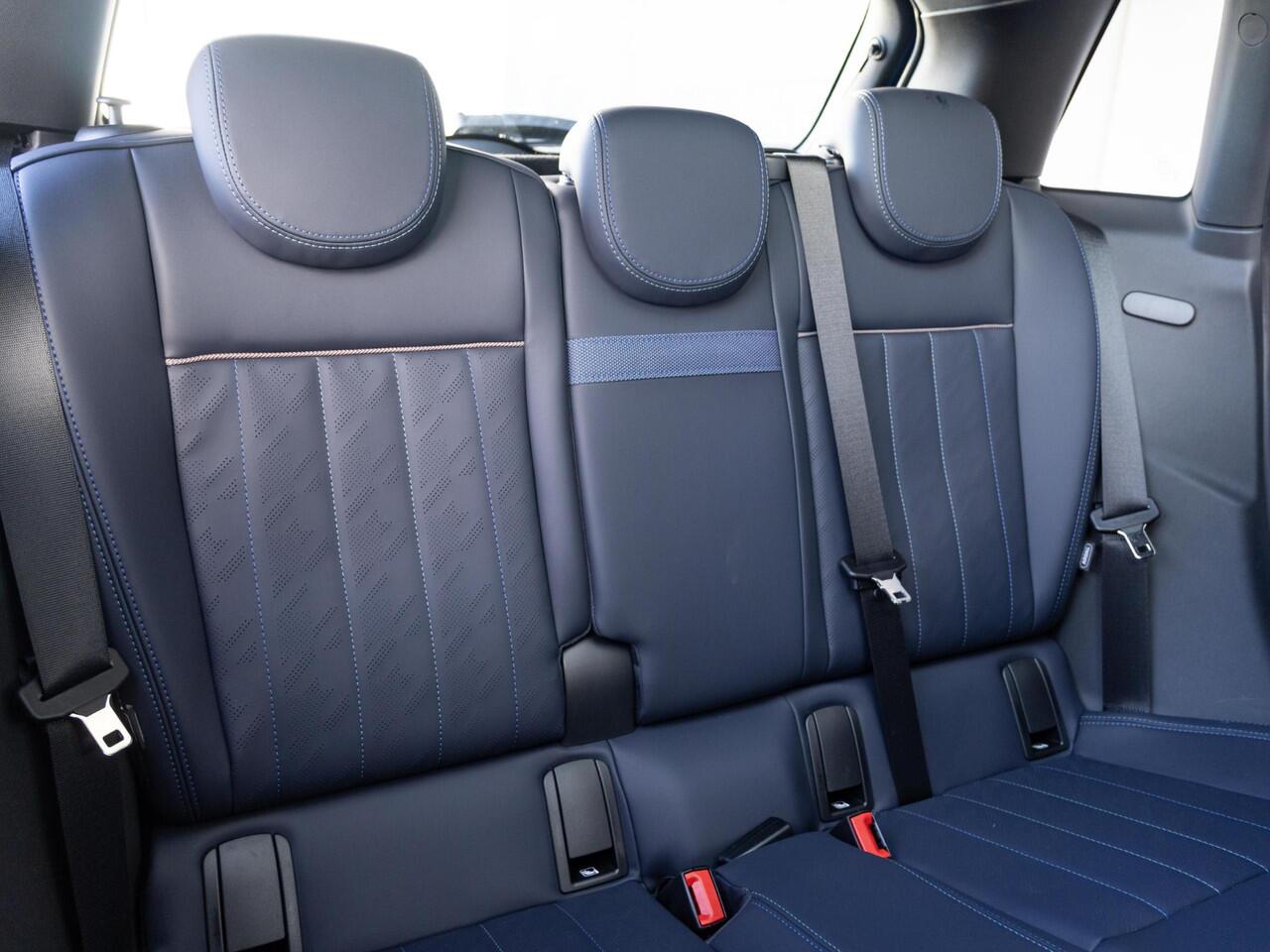 Mini COOPER 5-deurs C Favoured + Pakket L + 360 Camera + Panorama dak + Stuur en stoelverwarming