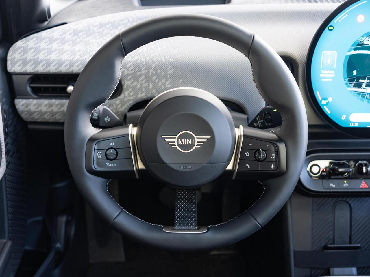 Mini COOPER 5-deurs C Favoured + Pakket L + 360 Camera + Panorama dak + Stuur en stoelverwarming