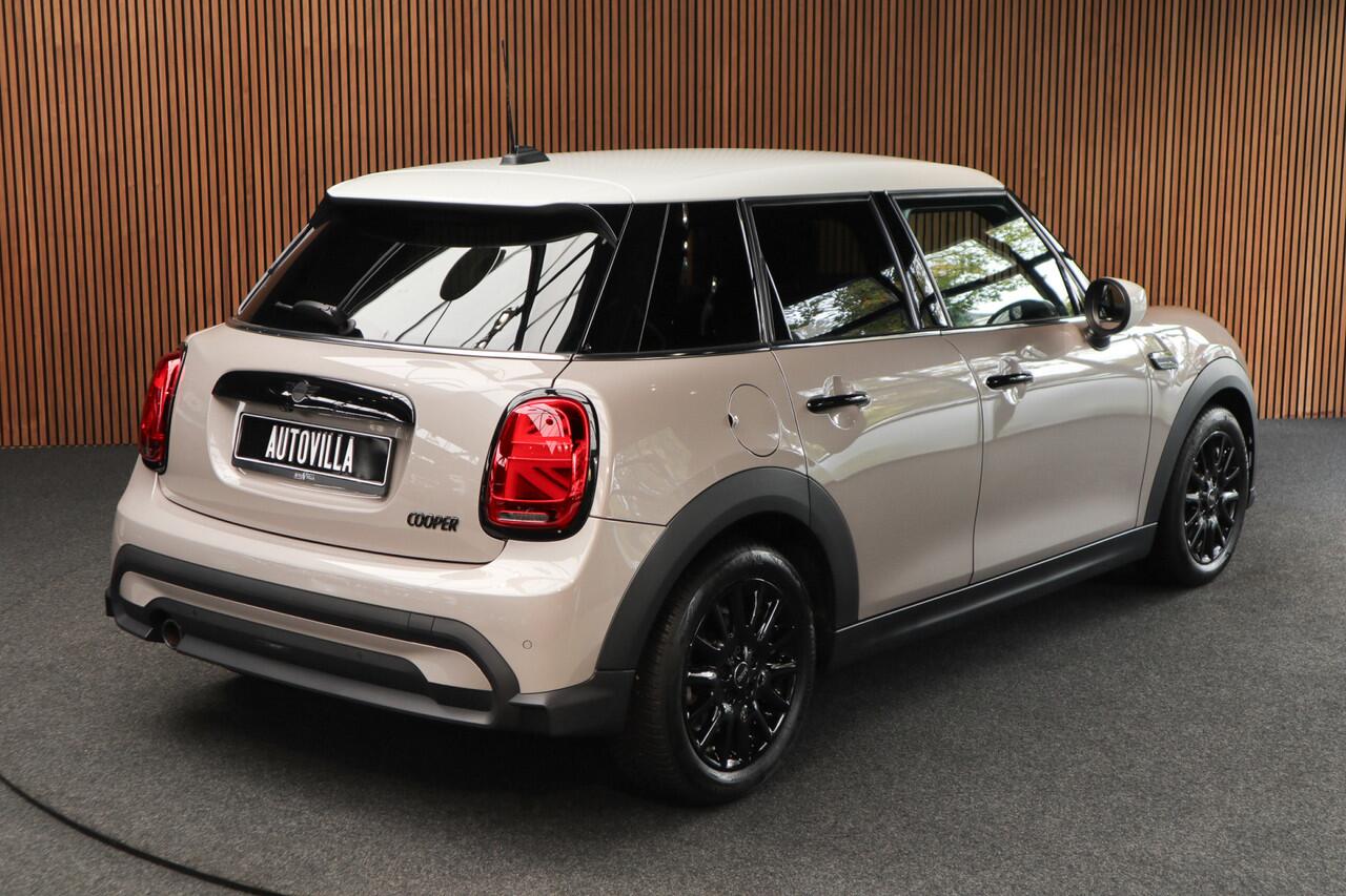 Mini COOPER Mini 1.5 Navi Leer Camera PDC Carplay Keyless Go & Entry LM velgen Zwarte binnenhemel Stoelverwarming Sportstoelen LED BTW auto!