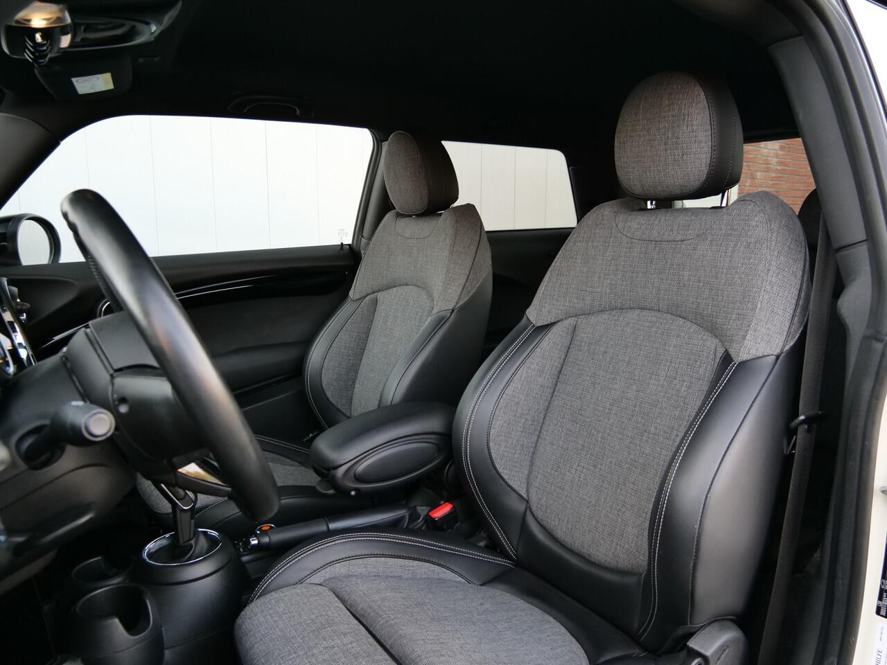 Mini COOPER Mini 1.5 136 Pk Automaat Apple Carplay / Navigatie / PDC / Stoelverwarming