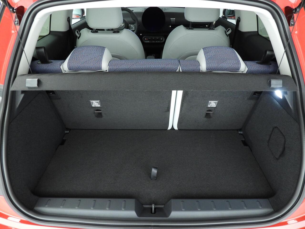 Mini COOPER 3-deurs E Classic Trim / Package L /Panoramadak / Getint glas / Harman-kardon / Park assist / Alu wielen 17 inch