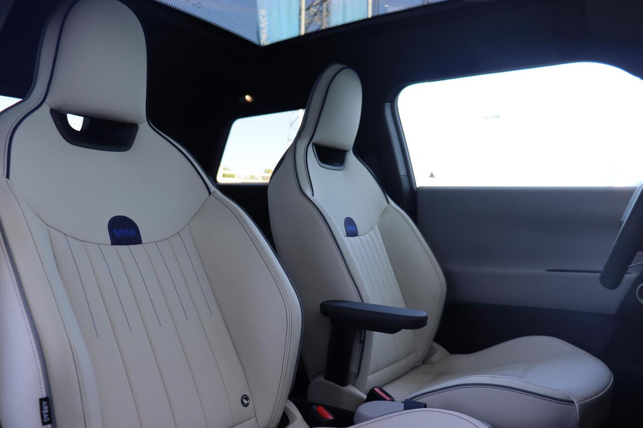 Mini COOPER 3-deurs E | Favoured M Stuurwielrand verwarmd/ Comfort Access/ panoramadak/ Stoelverwarming/ Head-Up