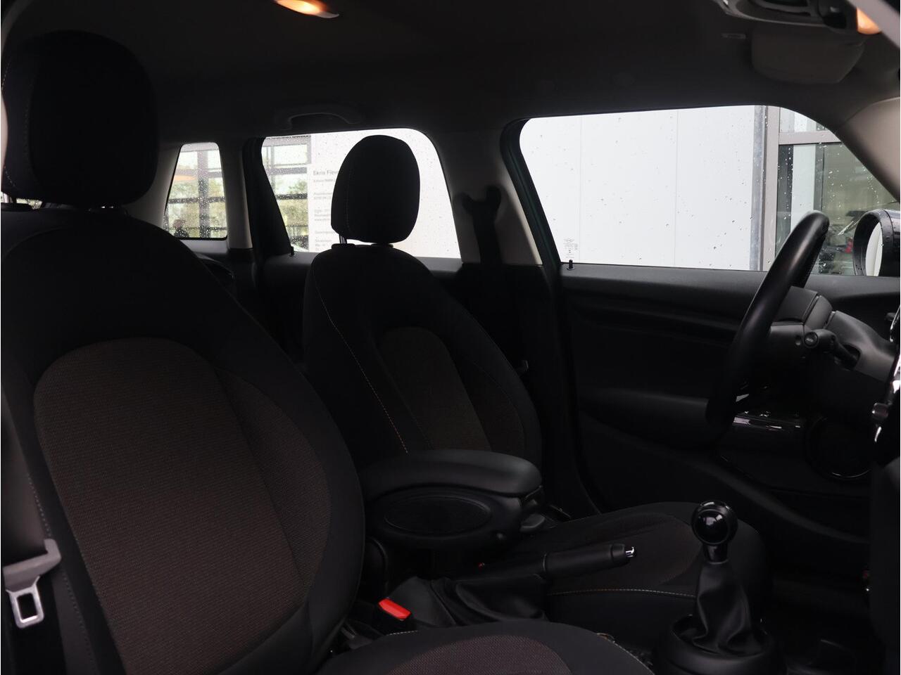 Mini COOPER 1.5 Multifunctioneel stuurwiel/ Cruise Control/ Navigatie