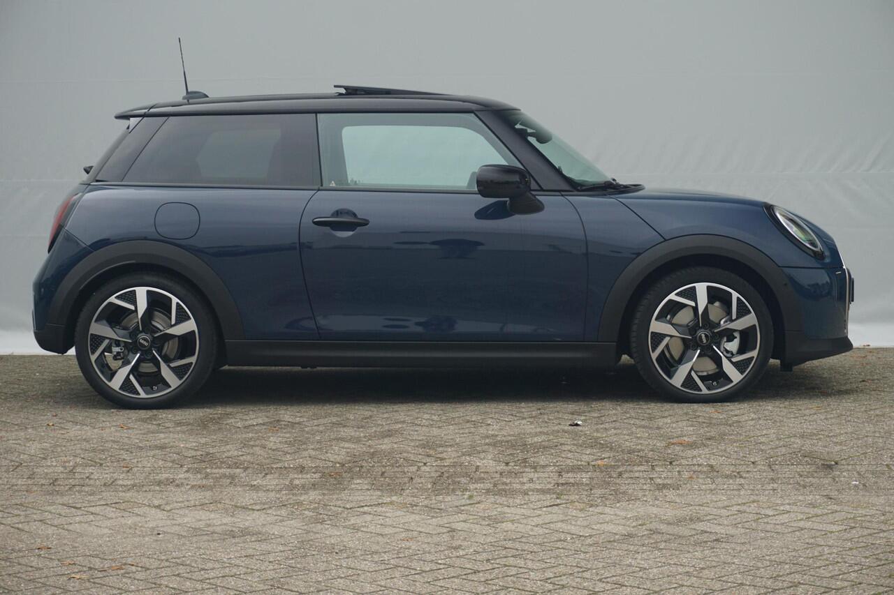 Mini COOPER 3-Deurs C / Favoured Uitvoering / Pakket M / 18'' LM Velgen
