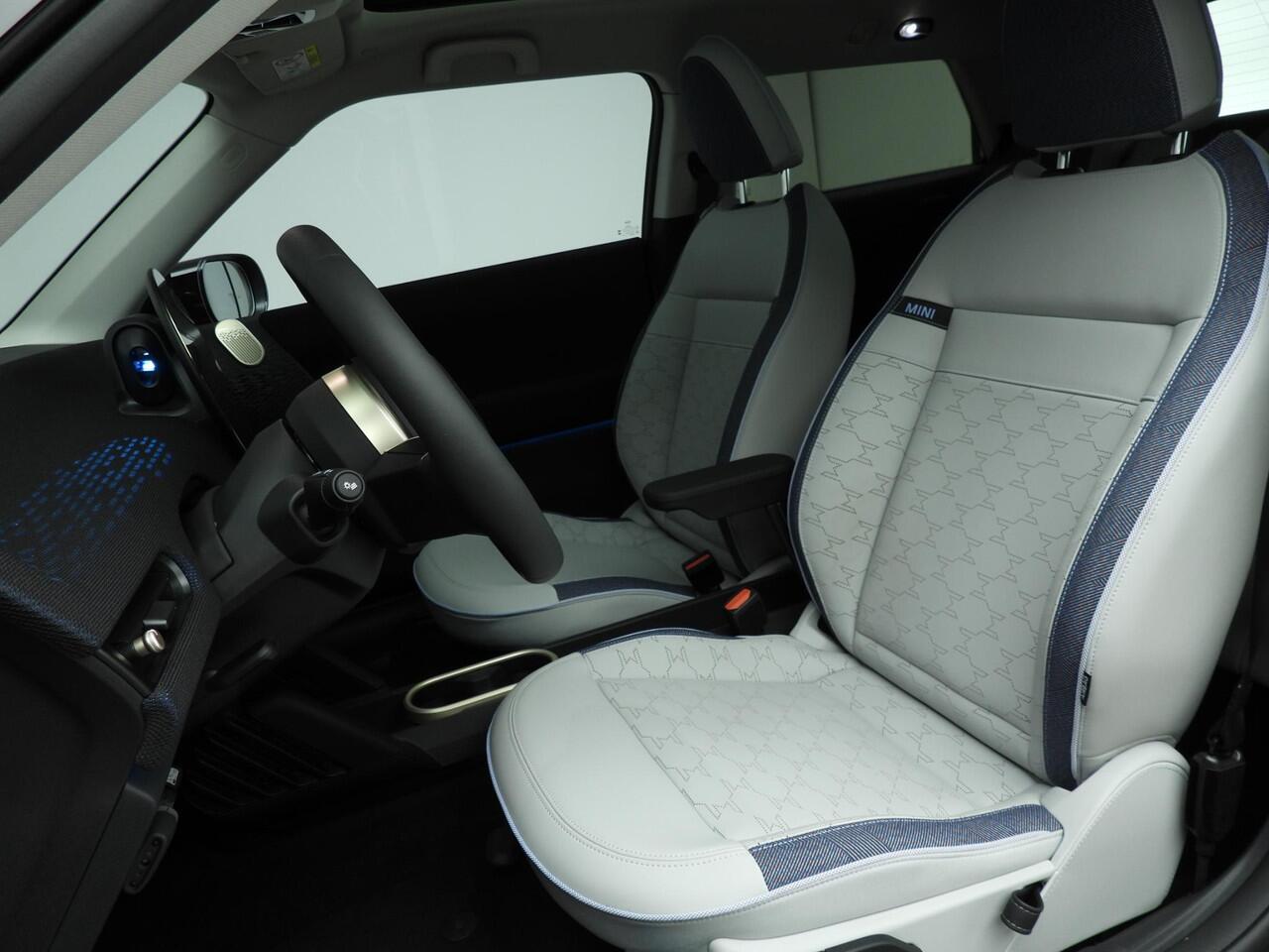 Mini COOPER 3-deurs E Classic Trim / Package L /Panoramadak / Getint glas / Harman-kardon / Park assist / Alu wielen 17 inch