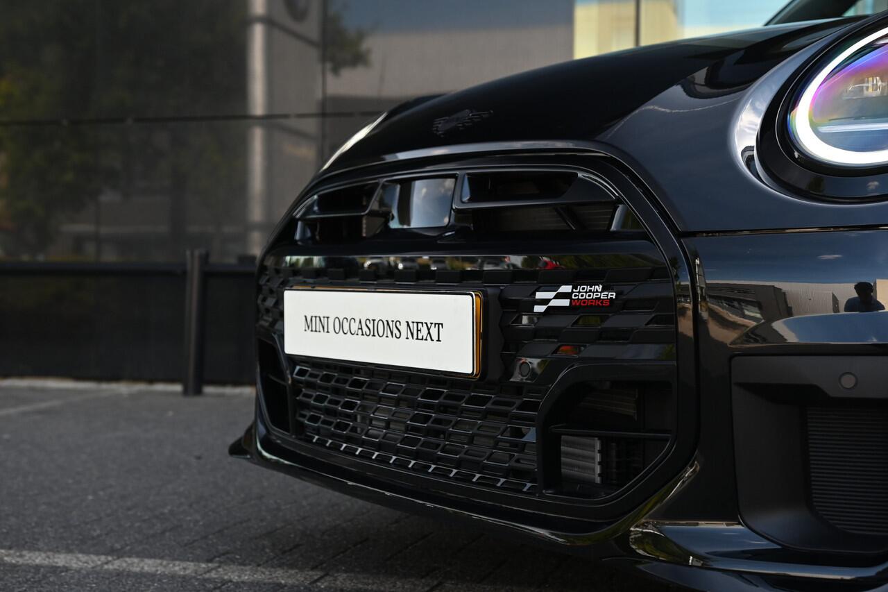 Mini COOPER Hatchback C Automaat / John Cooper Works / Pakket M / 18" JCW Lap Spoke 2-tone