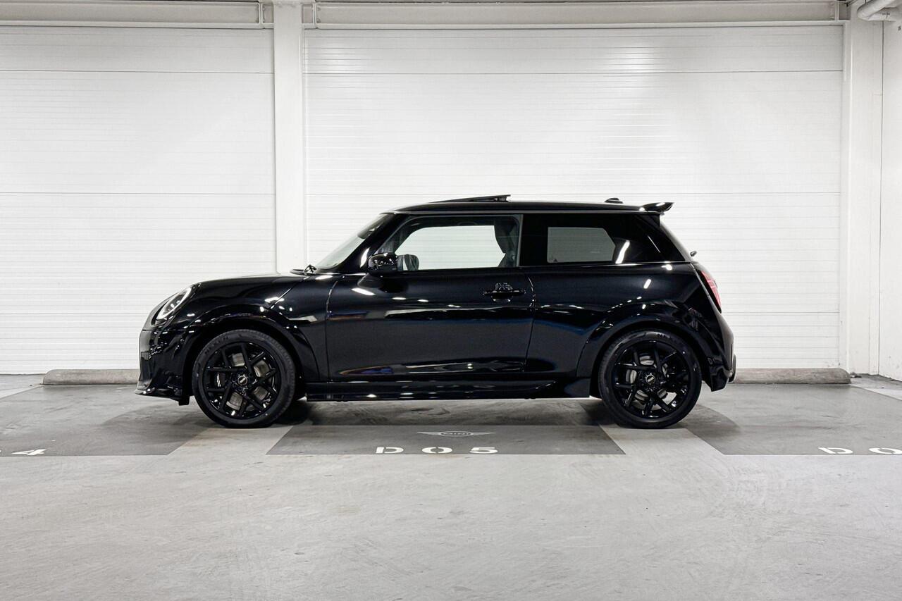 Mini COOPER C | John Cooper Works Uitvoering | Pakket M | 17" John Cooper Works Sprint Spoke Black | Selections
