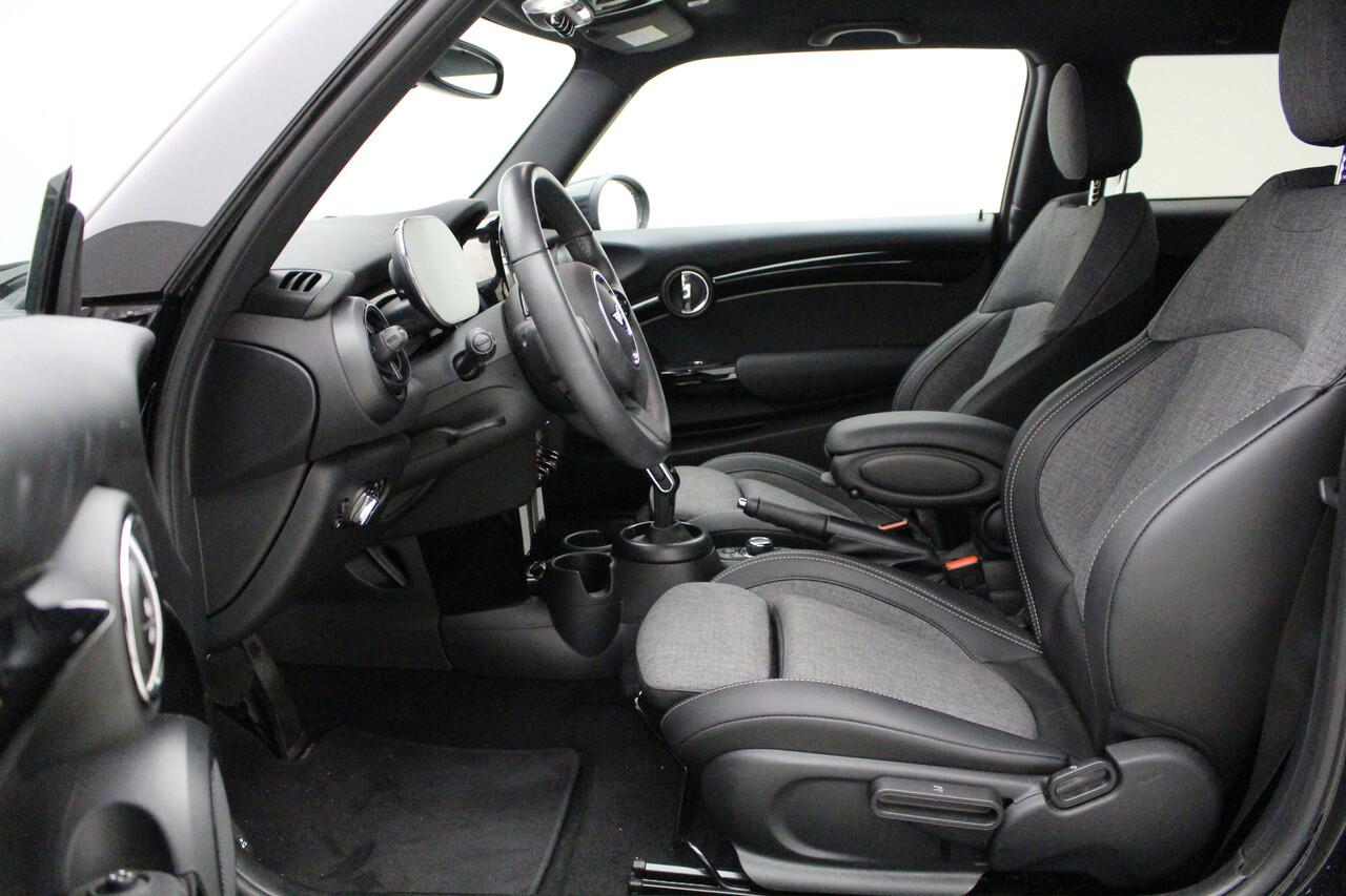 Mini COOPER 3-deurs Camden Edition | Camera | Stoelverwarming | Privacy glass | Piano Black exterior |
