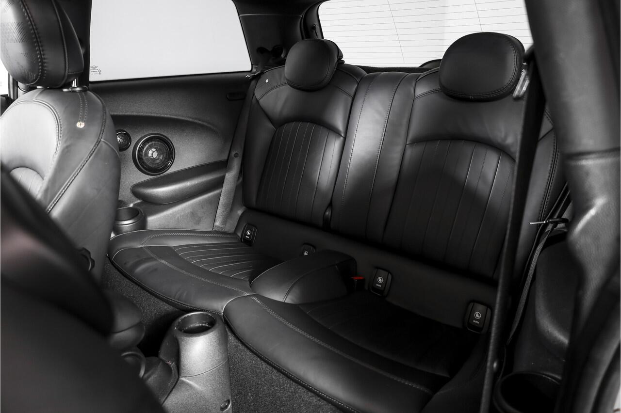 Mini COOPER Mini 1.5 Classic - Automaat Orig. NL | John Cooper Works Pakket | S/K Panodak | Dig.Cockpit | Cruise | PDC | Stoelverw. | ECC | NAV + App.Connect | LM 17" |