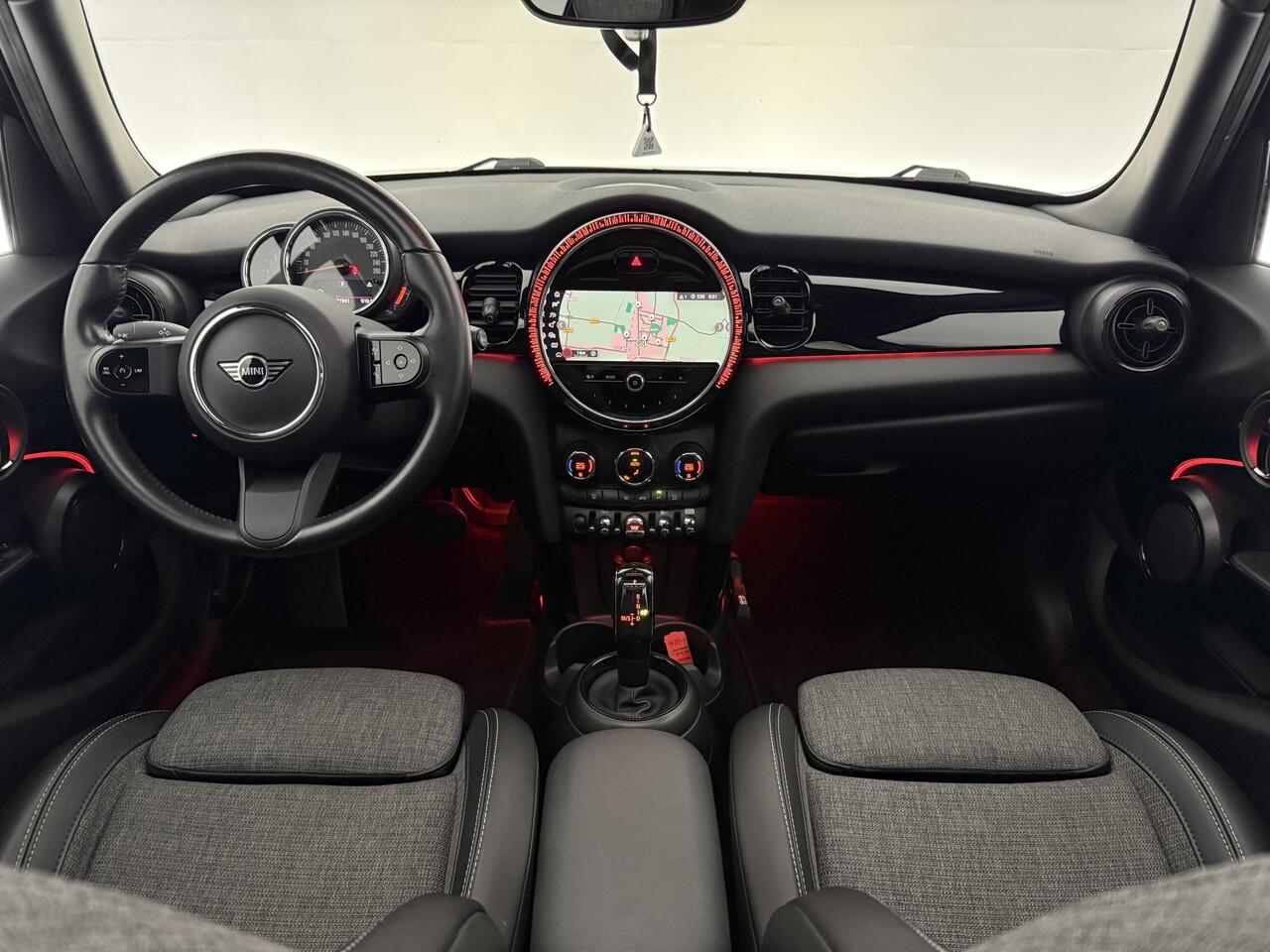 Mini COOPER 1.5 Cooper Business Edition | Pano | Sfeerverl. | Carplay | Cruise | Parkeersens. | Navi | NAP