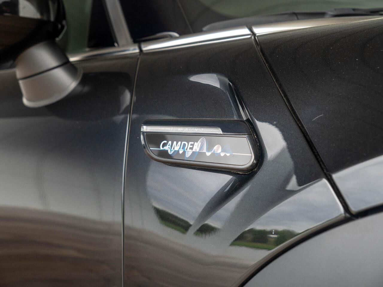 Mini COOPER 5-Deurs Aut. Classic Navi Premium pakket + 16" LM Revolite Spoke + Ambiance verlichting + Parkeersensoren + Climate Control