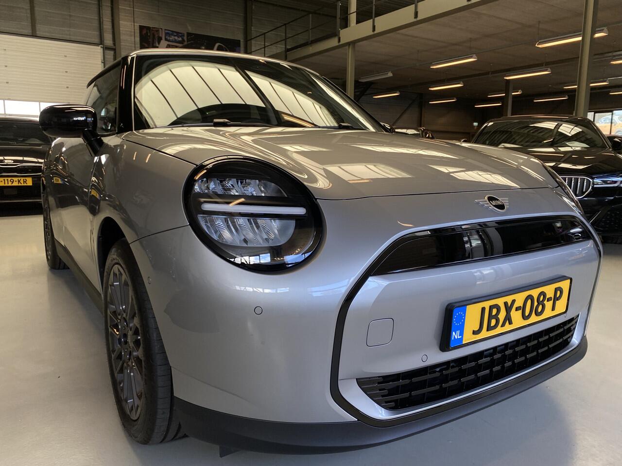 Mini COOPER Mini E Essential 40.7 kWh Nieuw, 17INCH
