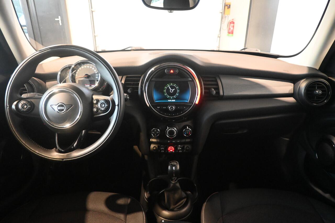 Mini COOPER Mini 1.5 Airco Navigatie LED Rijklaarprijs Inruil Mogelijk!