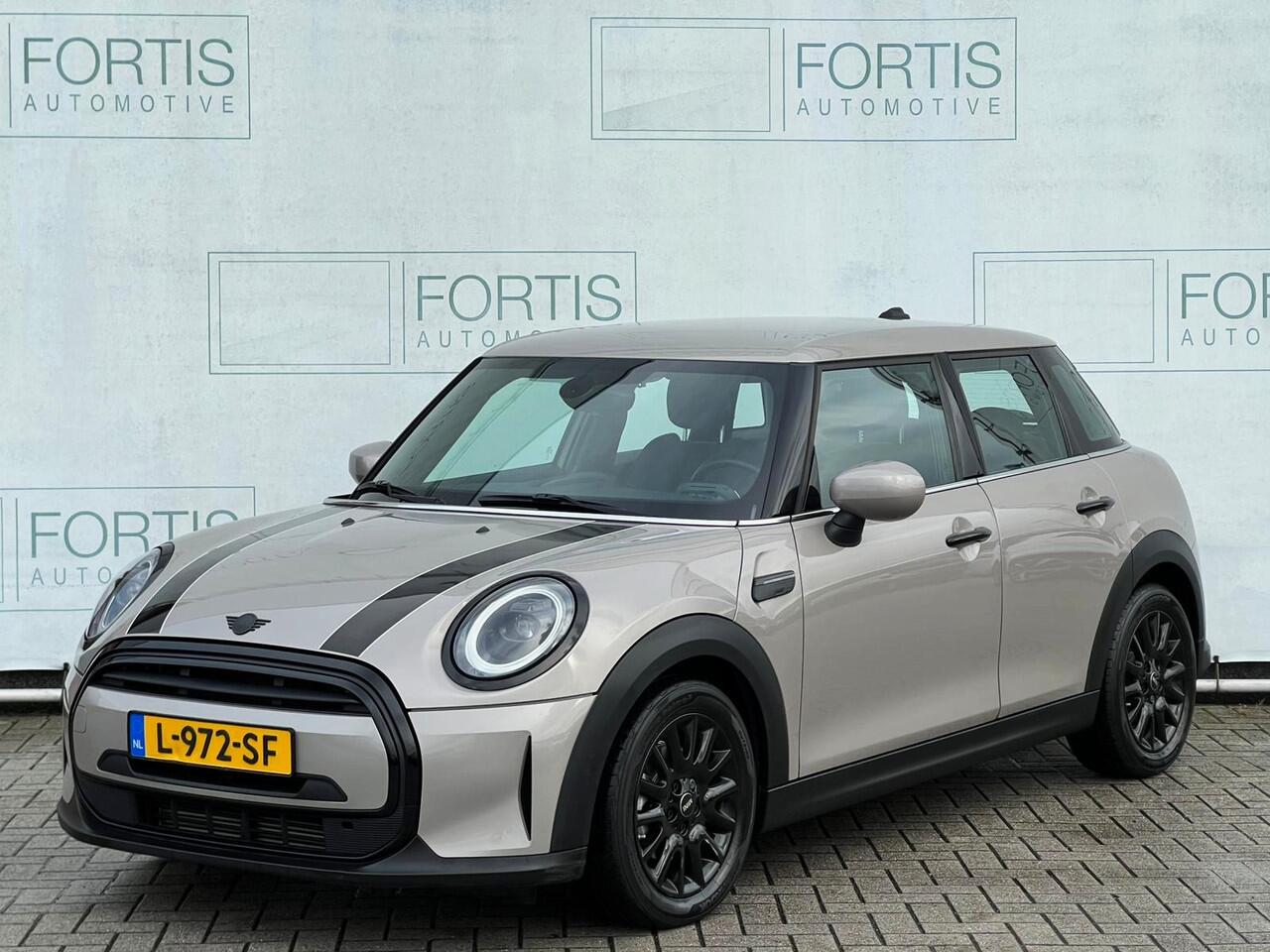 Mini COOPER 1.5 Business Edition NL AUTO | DEALER ONDERH | UNION JACK | CARPLAY