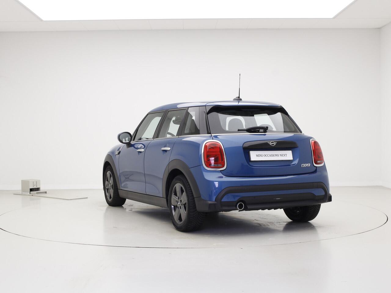 Mini COOPER 5-deurs 1.5 Classic | Navigatie | LED | PDC | Apple CarPlay | Automaat