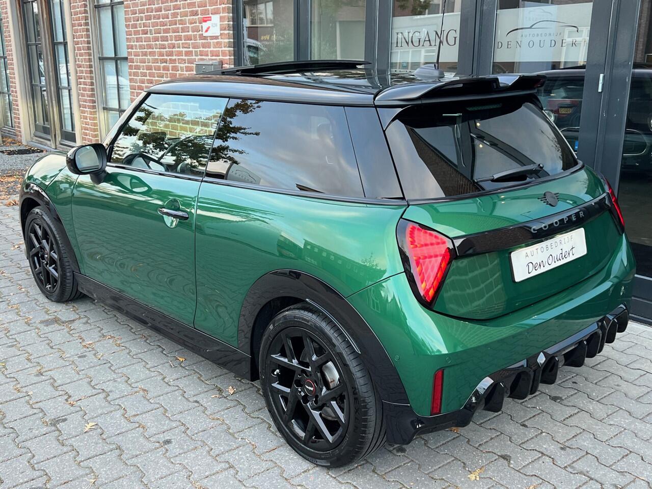 Mini COOPER Mini 1.5 C John Cooper Works M / PANO / JCW / CARPLAY