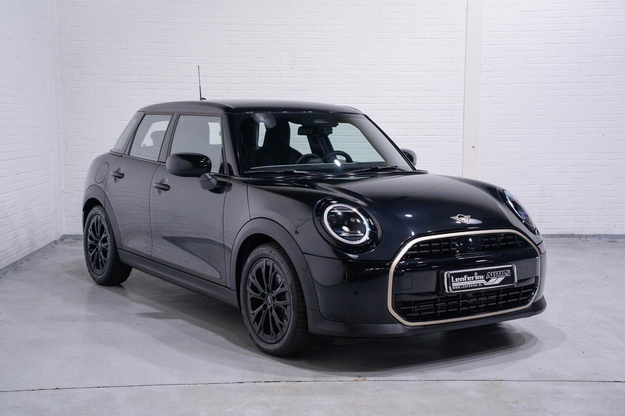 Mini COOPER Mini 1.5 C Classic XS Navi PDC v+a Cruise Camera Lederen bekleding Stoel/stuurverw. Clima Led koplampen Apple Carplay