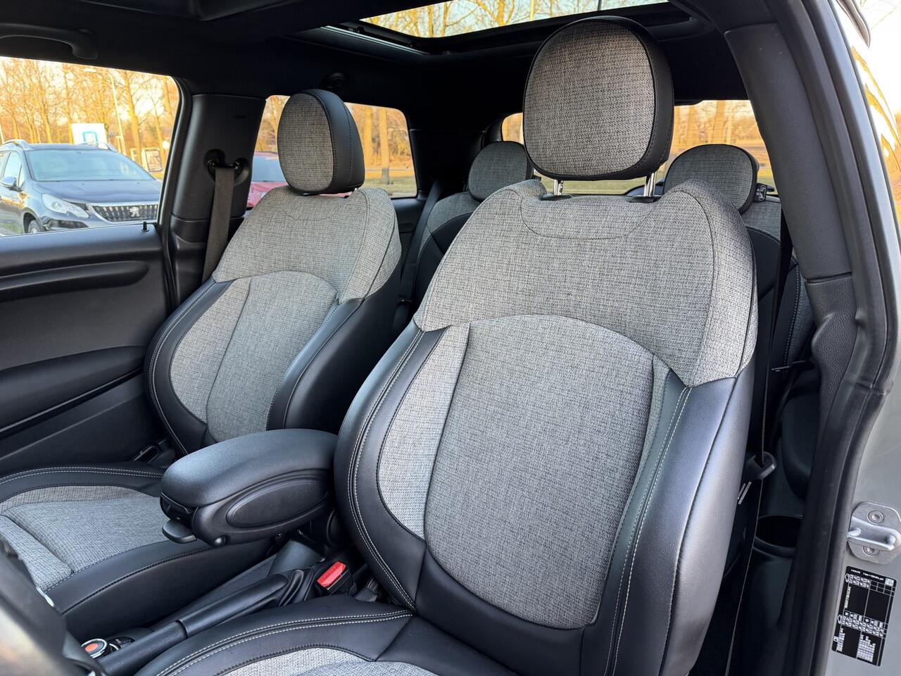 Mini COOPER Mini 1.5 Chili Automaat / Carplay / Panoramadak / Navi / 17" LM / PDC v+a