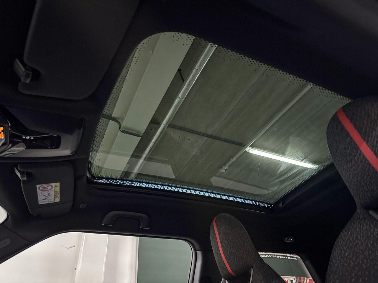 Mini COOPER E | John Cooper Works Uitvoering | Pakket L | 18" JCW Lap Spoke 2-tone