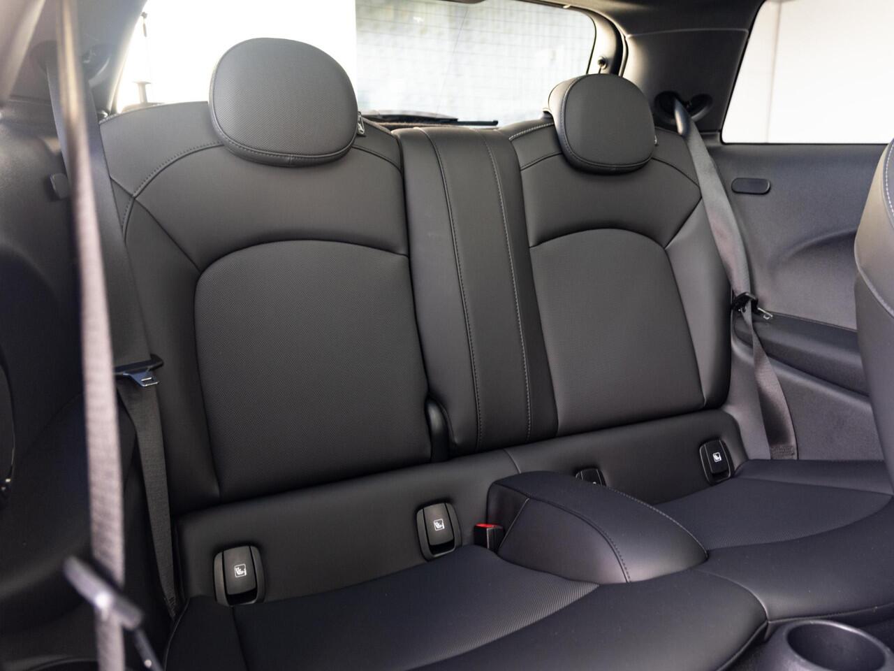 Mini COOPER 3-deurs Glazen Panoramadak + Stuur- en stoelverwarming + Achteruitrijcamera + Comfort Access