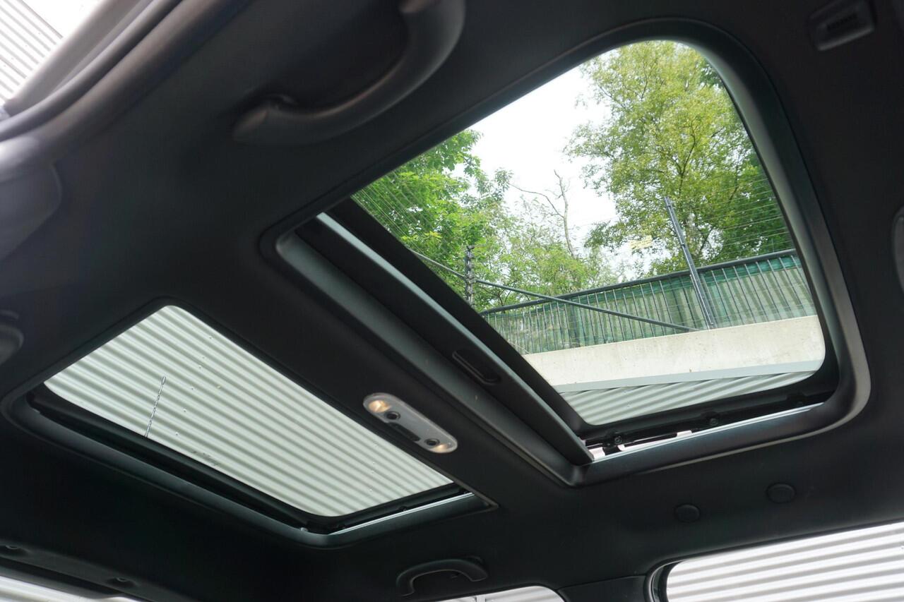 Mini COOPER 5-deurs C MINI Yours Uitvoering | 17" LM Roulette Spoke two-tone | Glazen panoramadak | Achteruitrijcamera | Driving Assistant