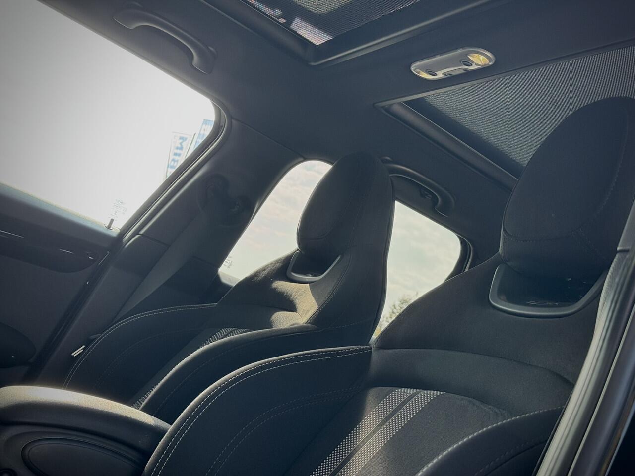 Mini COOPER Mini 1.5 Chili John Cooper Works | Panoramadak | Clima | Carplay | JCW Sportstoelen & Stoelverwarming | PDC | LED | Dealer O.H.