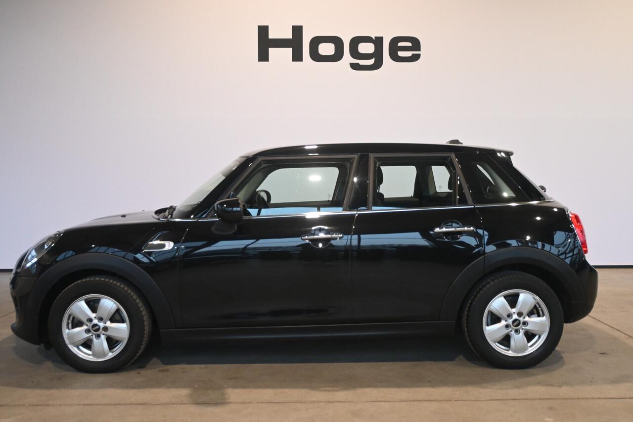 Mini COOPER Mini 1.5 Airco Navigatie LED Rijklaarprijs Inruil Mogelijk!