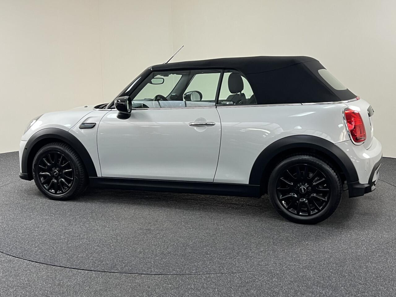 Mini COOPER Mini Cabrio 1.5 Maximise Automaat 136 PK Harmon Cardon / Sportstoelen / Camera / Navi / Stoel- & stuurverw.