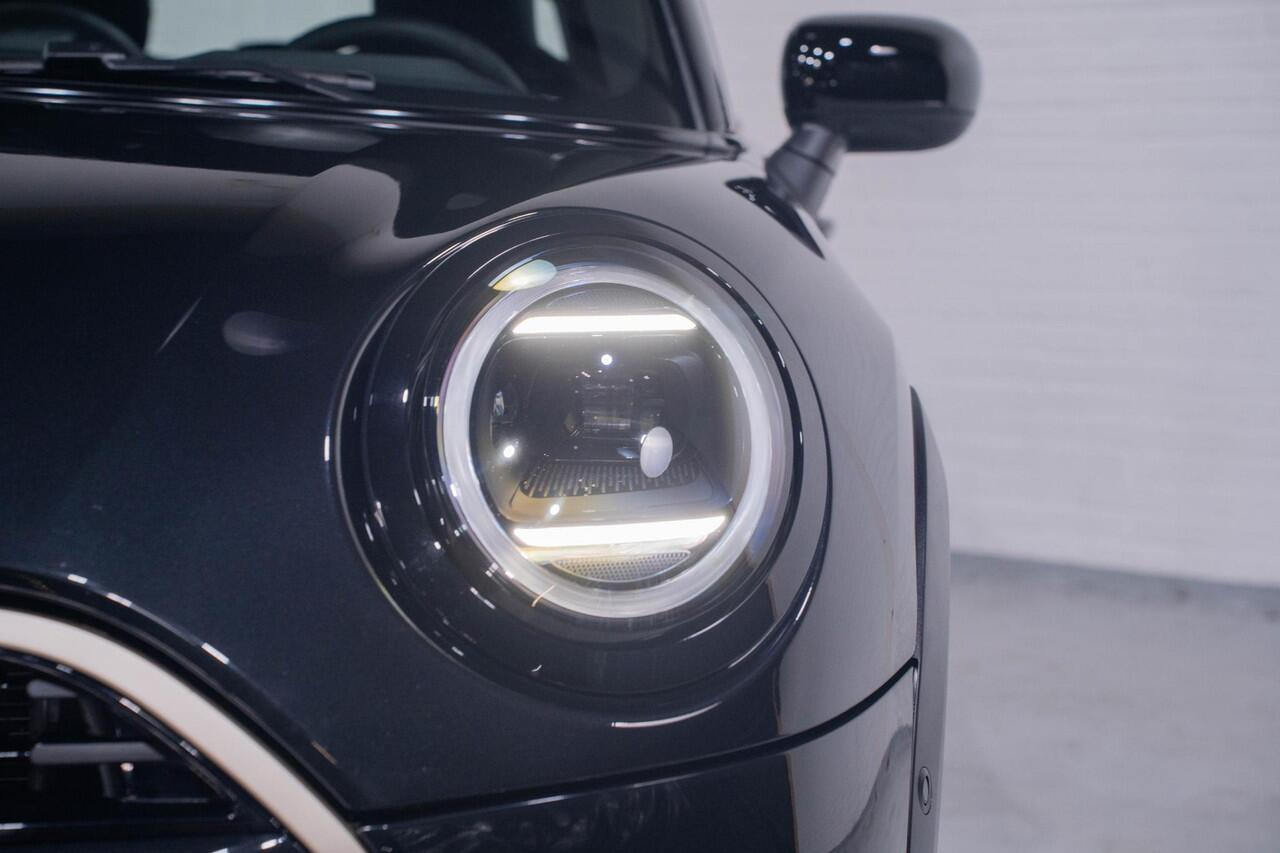 Mini COOPER Mini 1.5 C Classic XS Navi PDC v+a Cruise Camera Lederen bekleding Stoel/stuurverw. Clima Led koplampen Apple Carplay