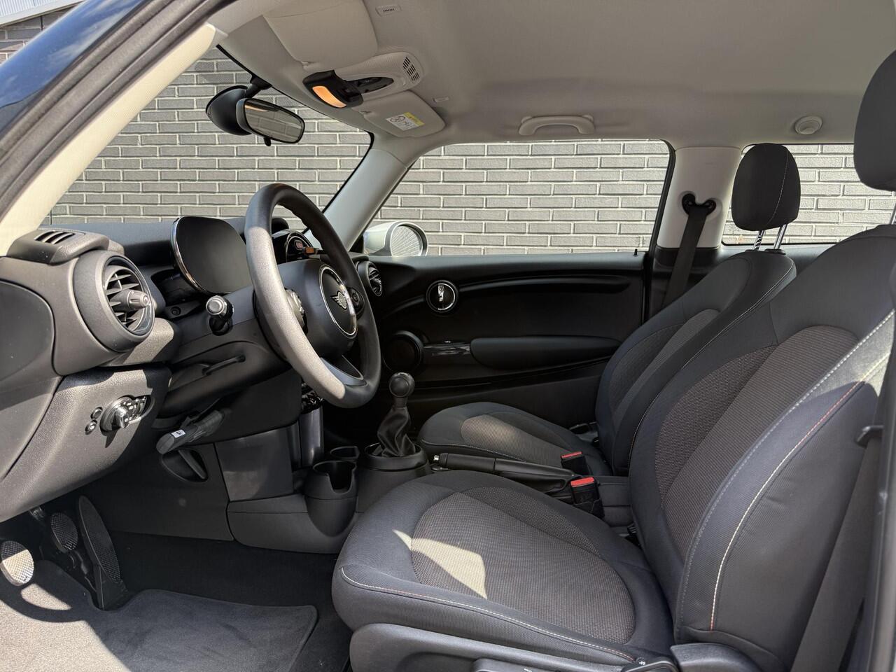 Mini COOPER Hatchback 3 deurs / Airconditioning / Elektrisch Pakket / DAB / 15 Inch / Chrome Line