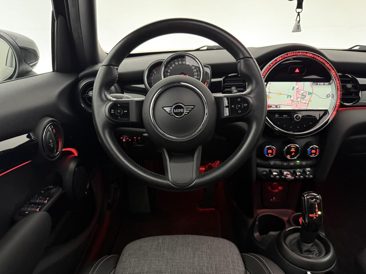 Mini COOPER 1.5 Cooper Business Edition | Pano | Sfeerverl. | Carplay | Cruise | Parkeersens. | Navi | NAP