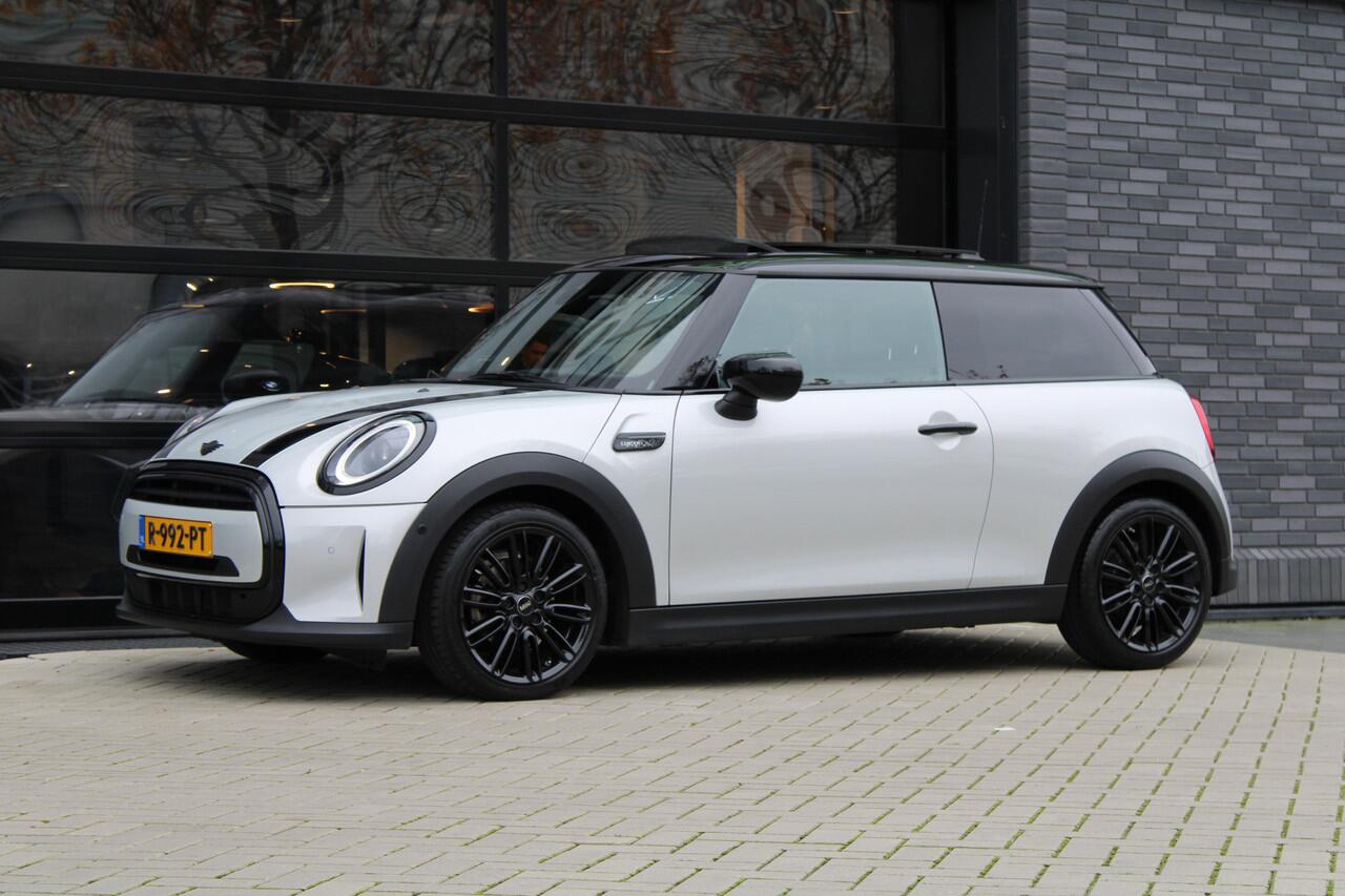 Mini COOPER Mini 1.5 Camden Plus Edition | NAP | PANO | HUD | H&K | CAMERA | CARPLAY | STOELVERW |