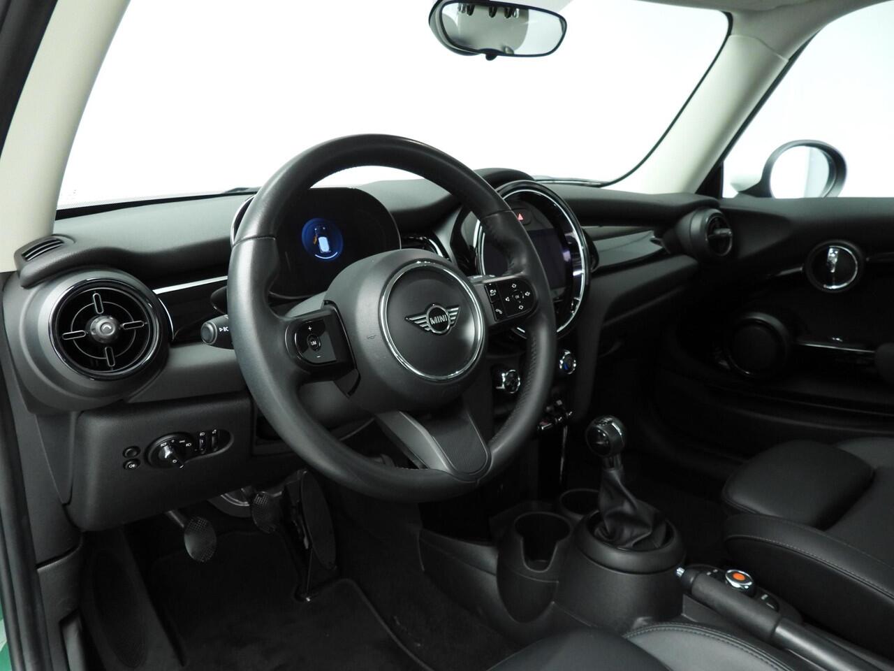 Mini COOPER 3-deurs Leder / Sportstoelen / LED / DAB / Alu wielen black