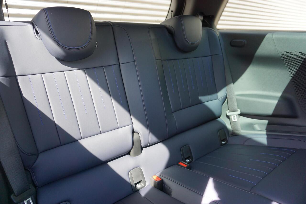 Mini COOPER 3-deurs E Favoured Trim | Pakket M | Glazen panoramadak | Driving Assistant | MINI Head-Up Display