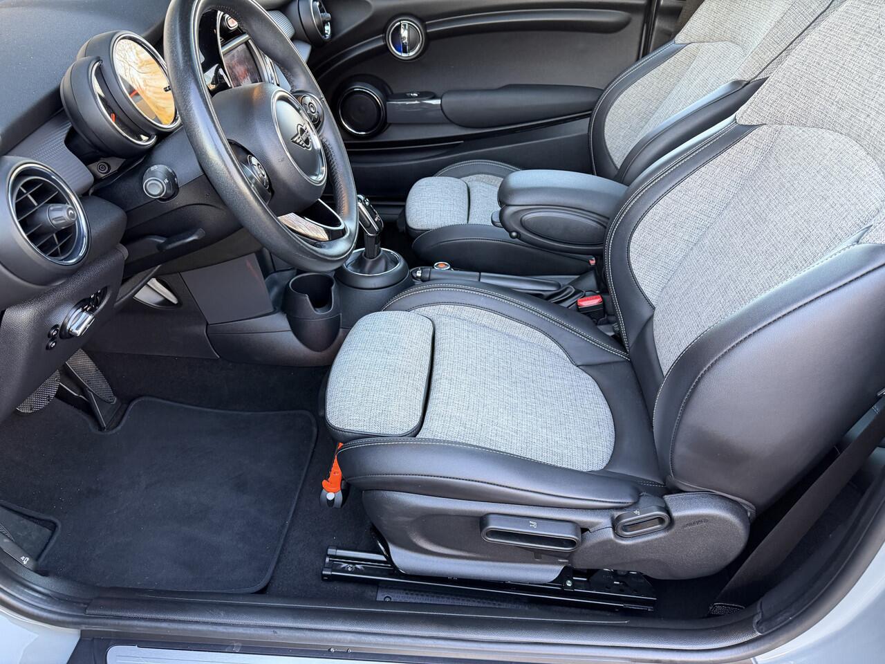 Mini COOPER Mini 1.5 Chili Automaat / Carplay / Panoramadak / Navi / 17" LM / PDC v+a