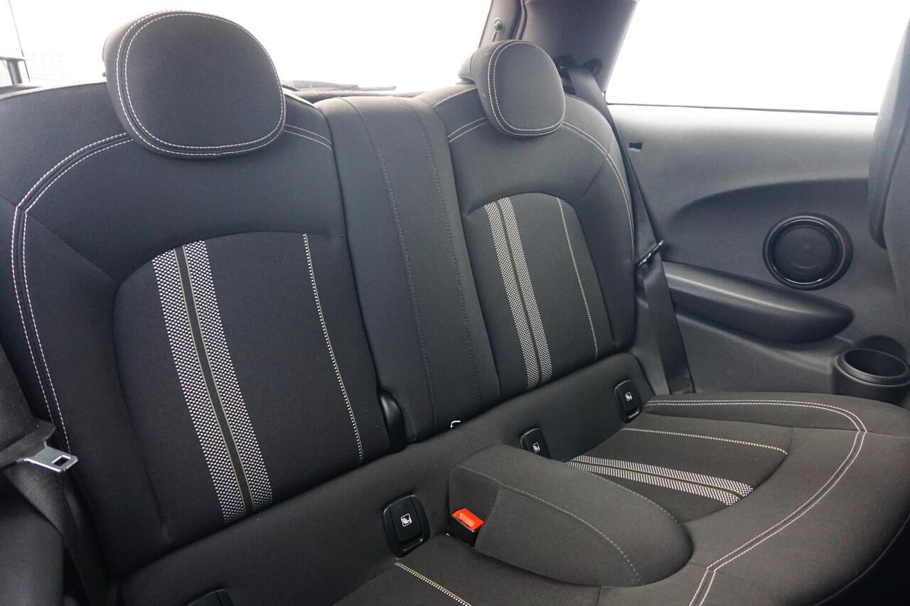 Mini COOPER 3-deurs John Cooper Works Uitvoering | 17" | Climate Control | Led | Adaptief onderstel