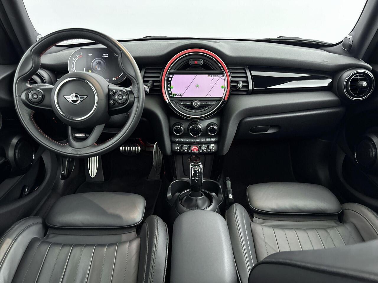 Mini COOPER Mini 1.5 Dalston Edition 136PK | John Cooper Works Pakket | Harman Kardon | Panorama-dak | Dealeronderhouden | MINI Yours Enigmatic Black