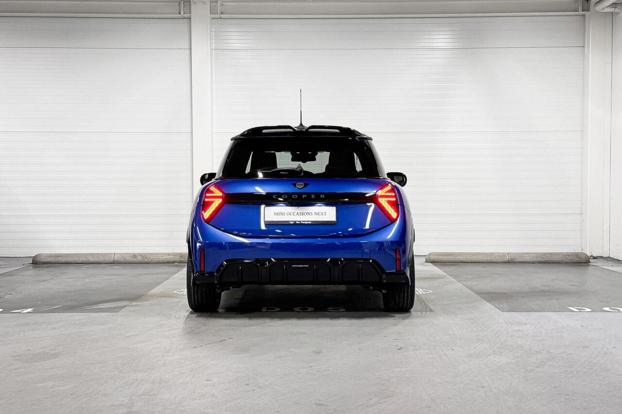 Mini COOPER C | John Cooper Works Uitvoering | Pakket M | 18" John Cooper Works Lap Spoke two-tone